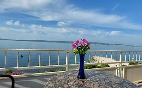Apartman Ll S Pogledom I Izmedu Splita I Trogira Su Kastela Dalmacija Hrvatska
